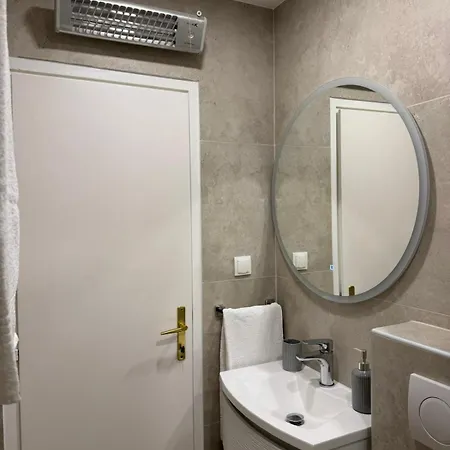 & Anita Guest house