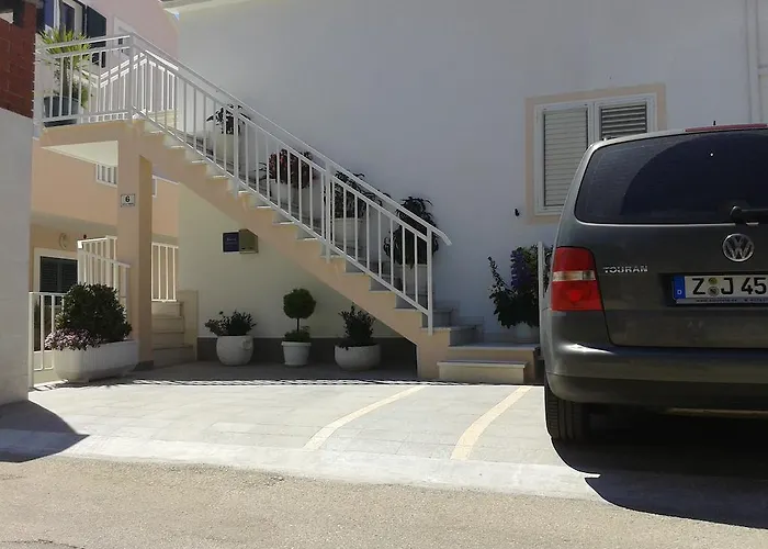 & Anita Konukevi Hvar Town